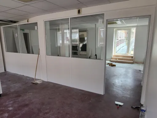 Chantier à Lesquin : aménagement de bureaux avec isolation thermique, Lesquin, LAM BTP